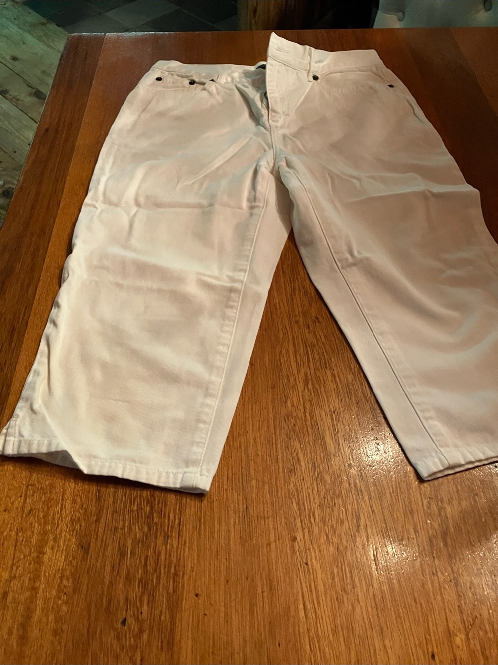 Ralph Lauren White Petite capris jeans with Brass Button